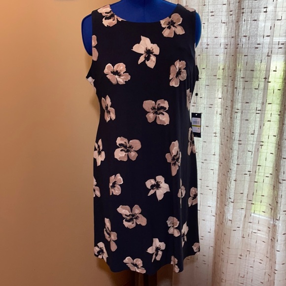 Tommy Hilfiger Dresses & Skirts - Tommy Hilfiger sleeveless, short shift dress, blue